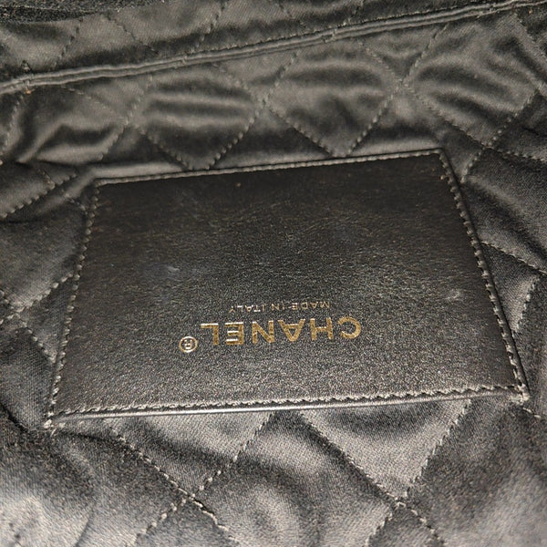 CHANEL 22 Mini Quilted Calfskin Black