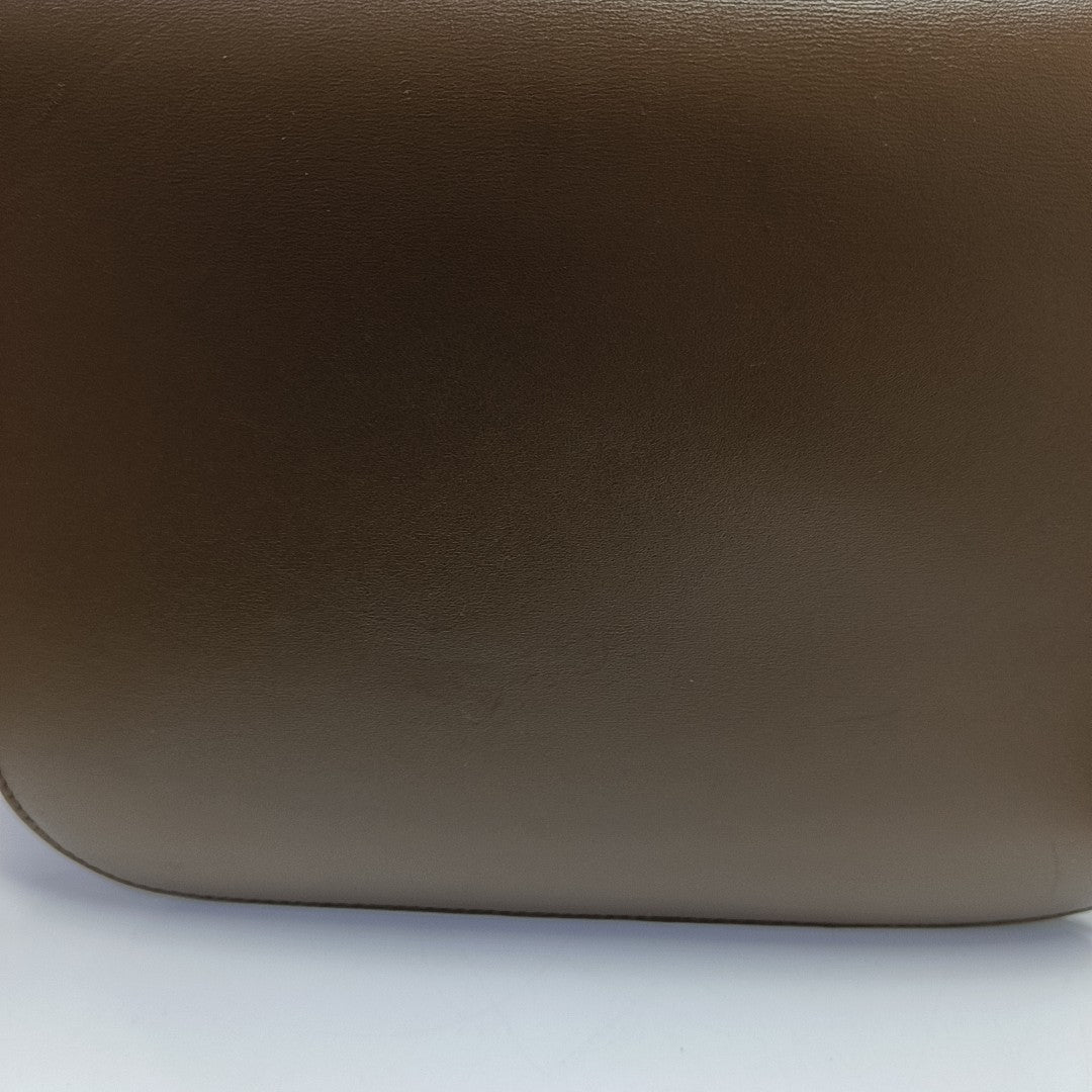 CLASSIC BOX Medium Calfskin Brown