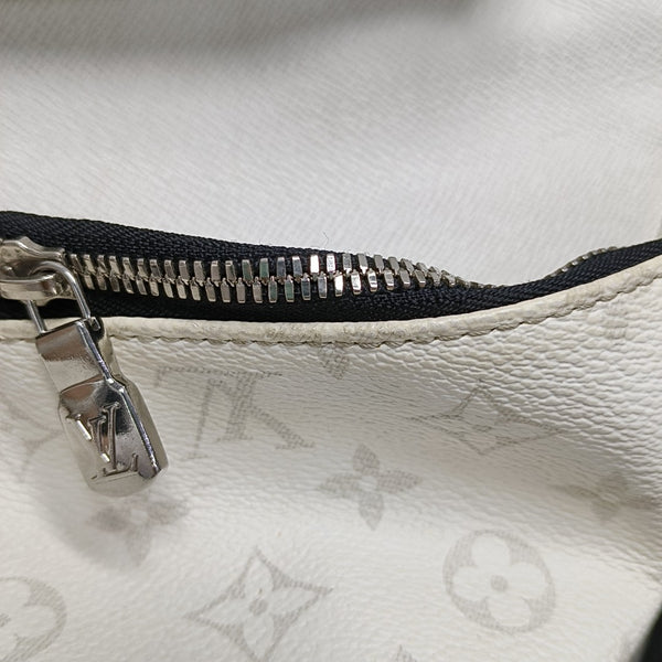 DISCOVERY PM Monogram Calfskin White