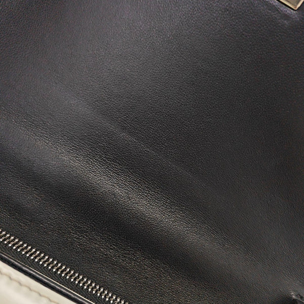 CLASSIC BOX Medium Calfskin White