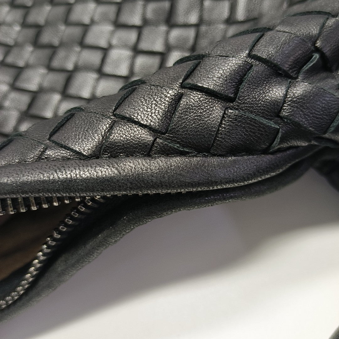 Veneta Calfskin Black
