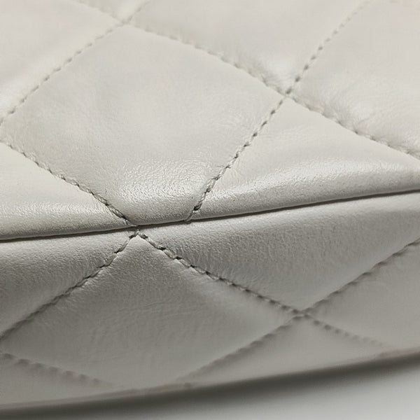Chanel 19 Pequeño Piel de Becerro Acolchada Blanca