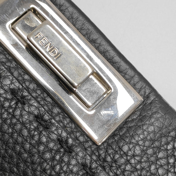 Peekaboo  Essential Medium Calfskin Black