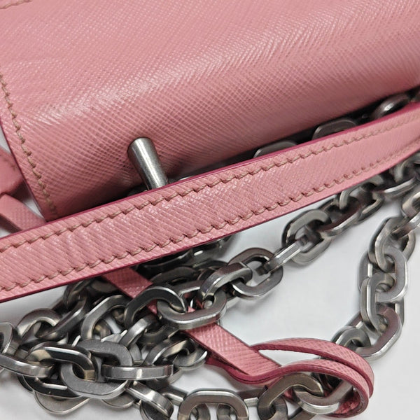 Closure Saffiano Calfskin Pink