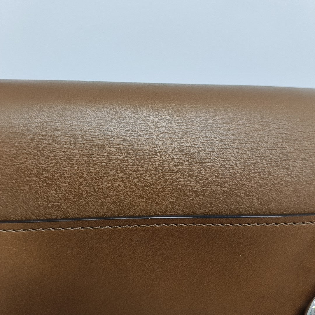 CASE Medium Calfskin Brown