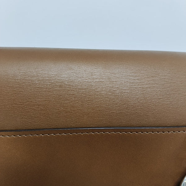 CASE Medium Calfskin Brown
