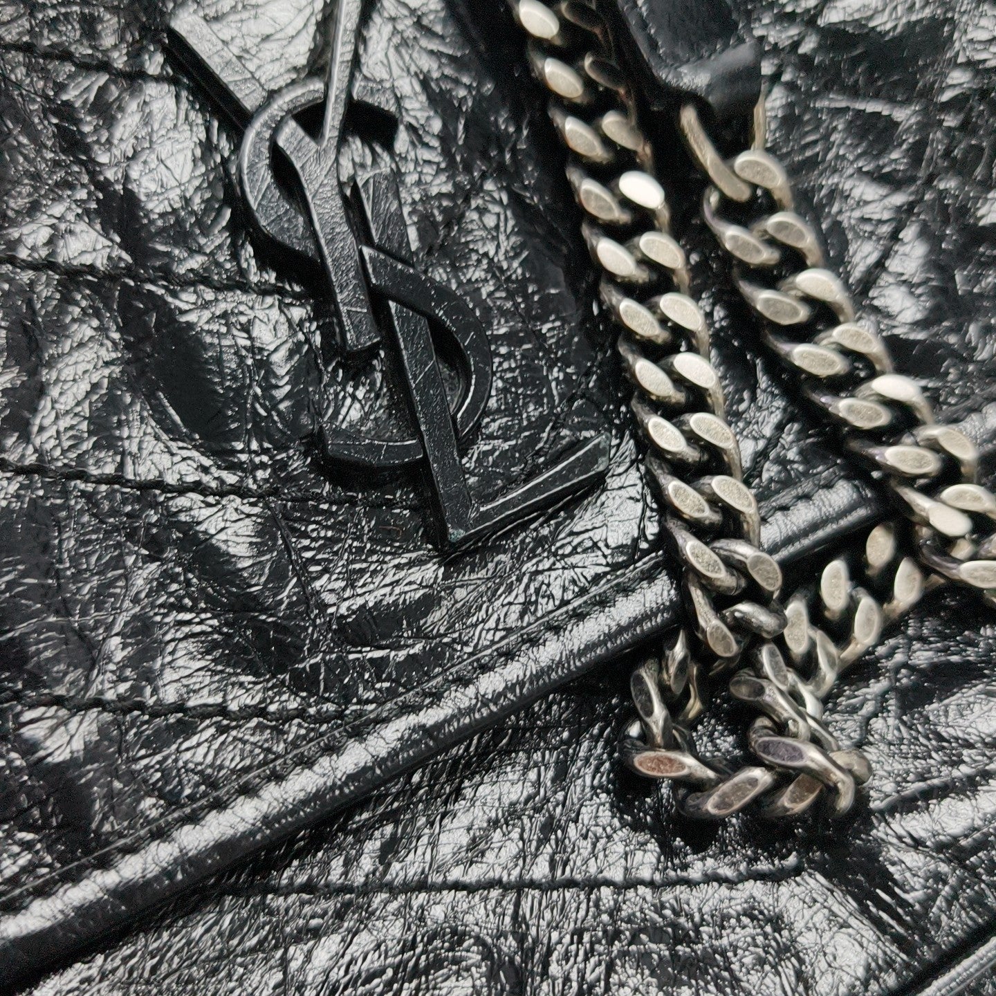 NIKI Medium Chevron Calfskin Black