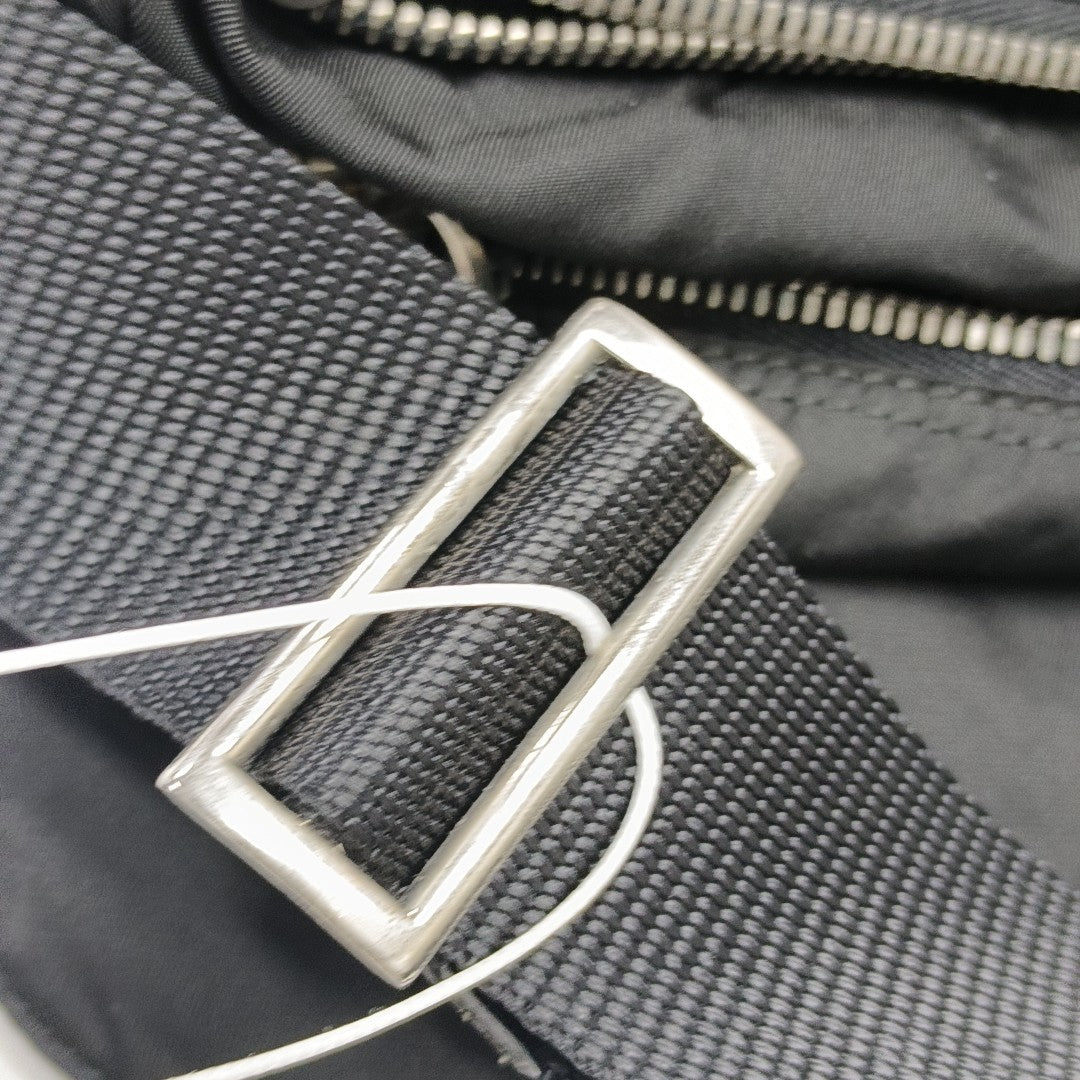 Vela Messenger Bag Nylon Black