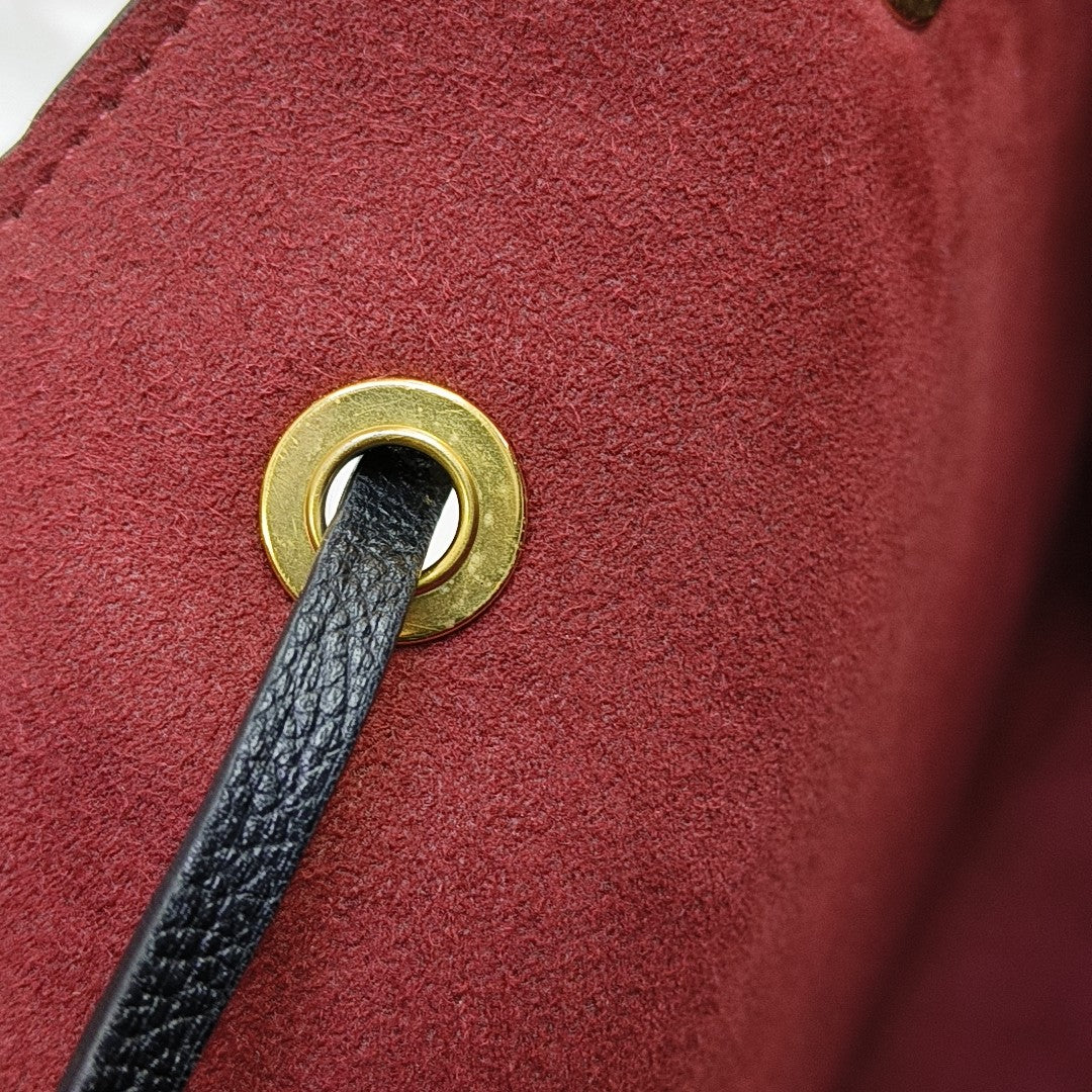 NÉONOÉ MM Calfskin Black