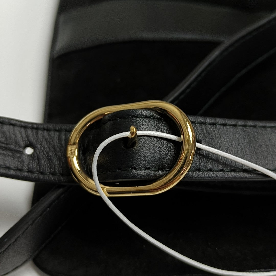 Arli Medium Suede Black