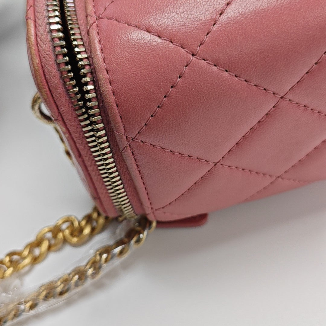VANITY CASE Small Quilted Lambskin Pink