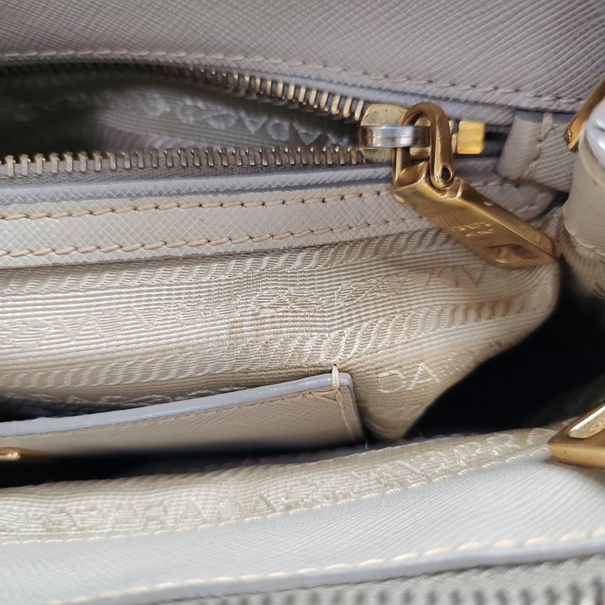 Galleria Large Saffiano Calfskin Gray