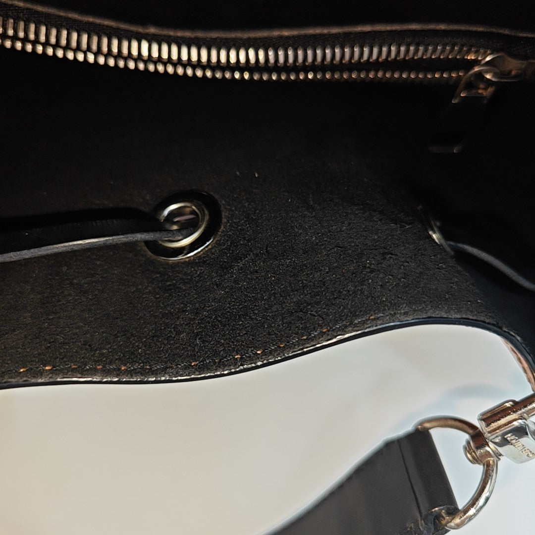 Authenticated pre-owned  NÉONOÉ MM Epi Brown - Bucket Bag at Looply