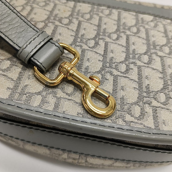 Bobby Medium Oblique Canvas Gray