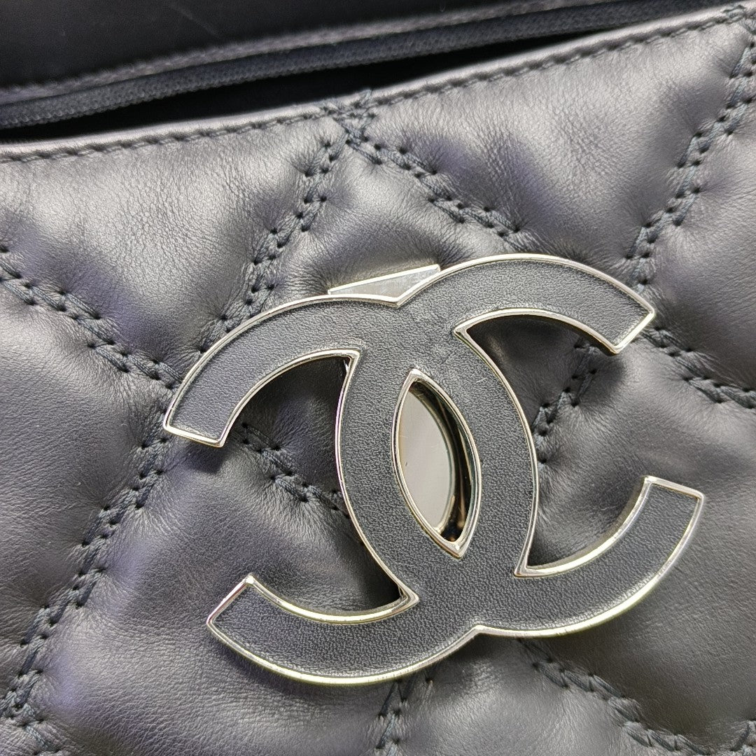 Quilted Calfskin Shoulder Bag Black