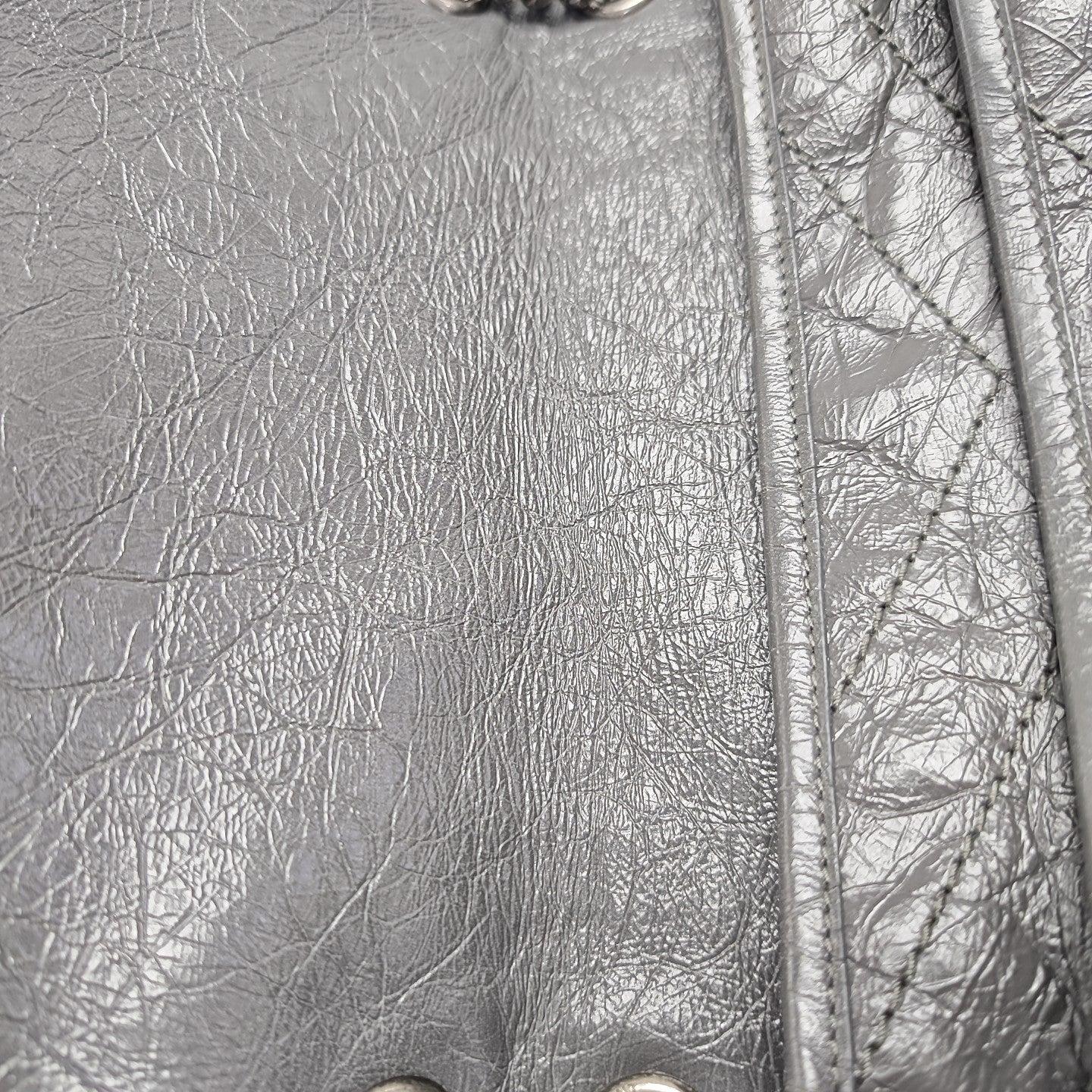NIKI Medium Chevron Calfskin Gray