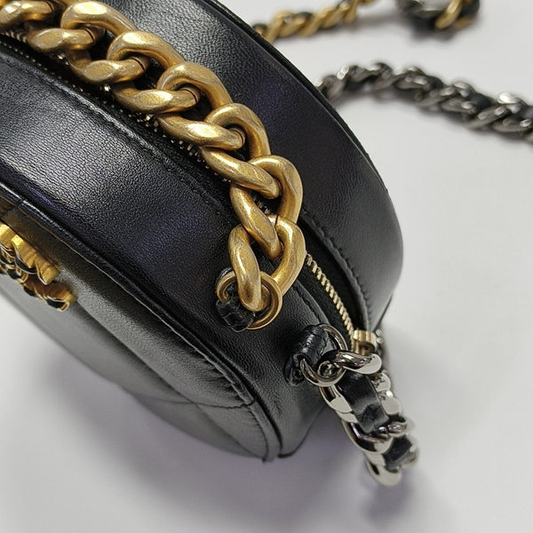 Authenticated pre-owned  CHANEL 19 Quilted Lambskin Black - Shoulder Bag at Looply