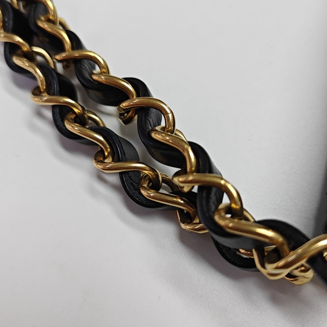 CHANEL 22 Small Quilted Calfskin Black