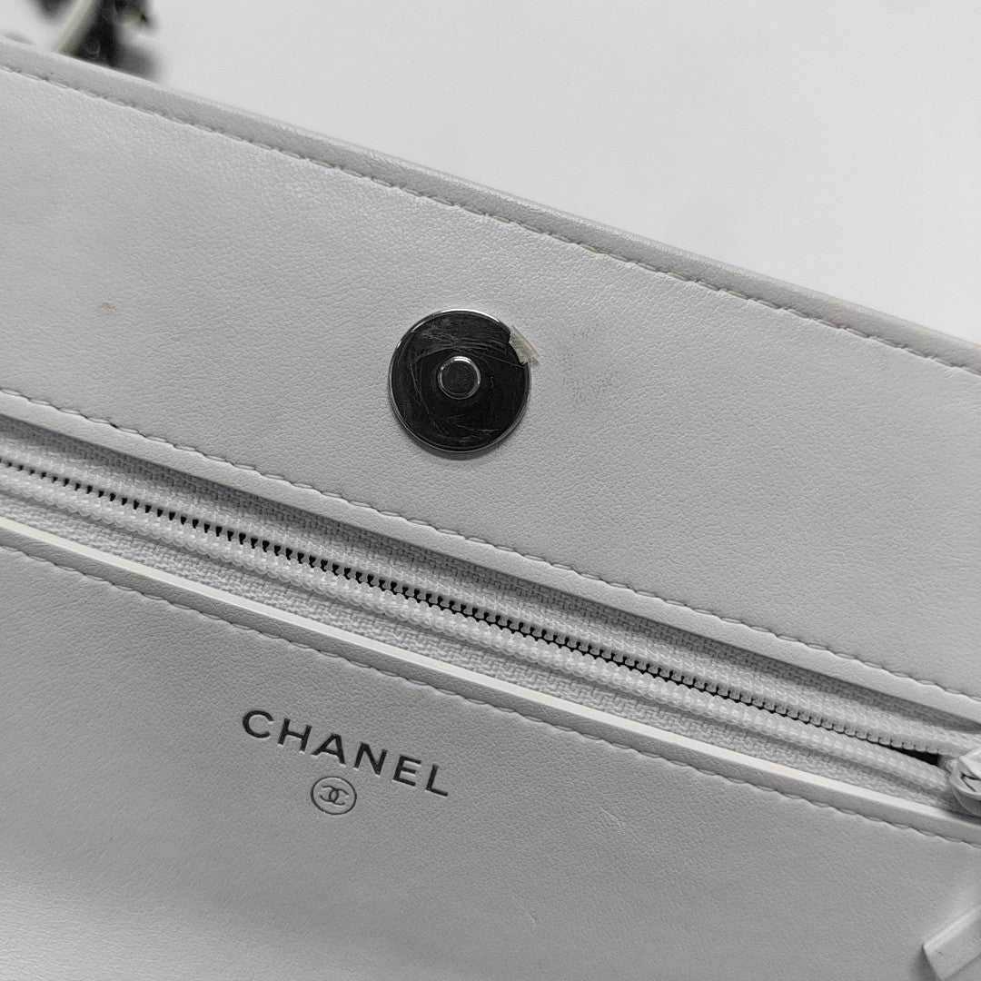 CHANEL 19 WOC Quilted Calfskin White