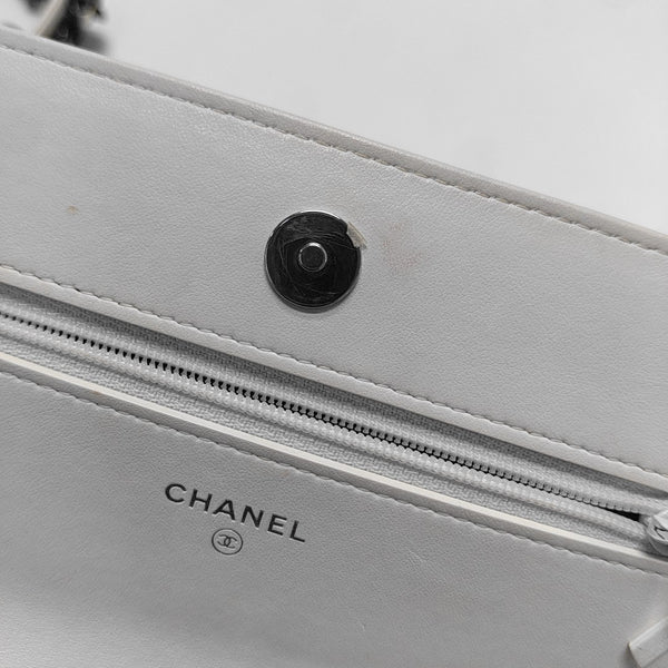 CHANEL 19 WOC Quilted Calfskin White