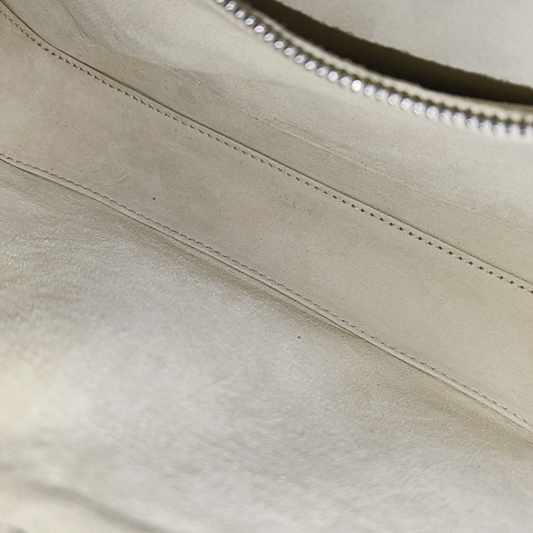 Dio(r)evolution Calfskin White