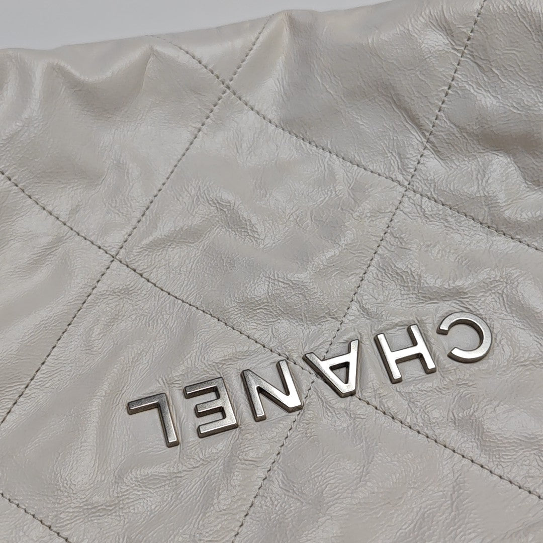 CHANEL 22 Medium Quilted Calfskin White
