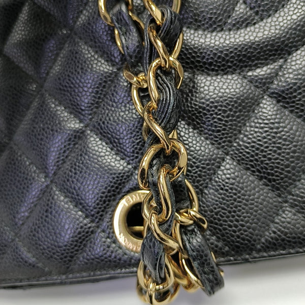 Chanel GST Large en Piel de Becerro Granulada Acolchada Negra
