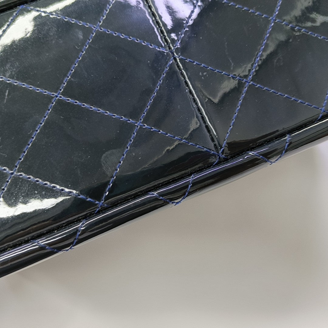 CLASSIC FLAP Jumbo Quilted Patent Leather Blue