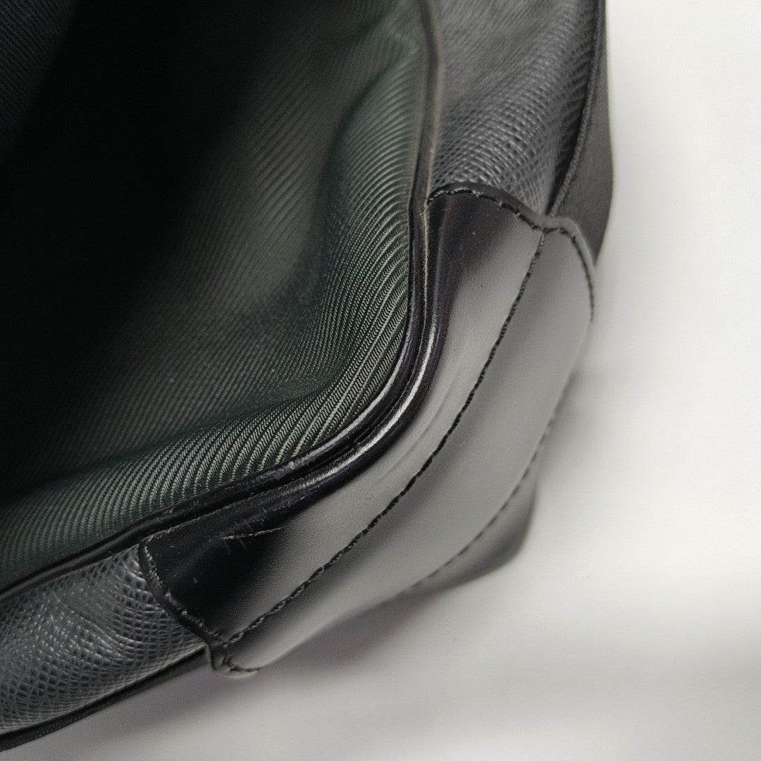 VIKTOR Calfskin Black