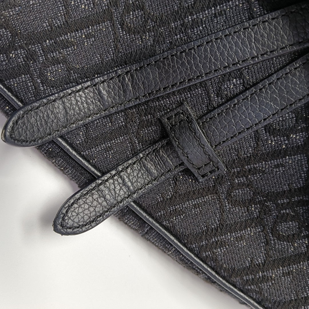 Saddle Medium Oblique Canvas Black