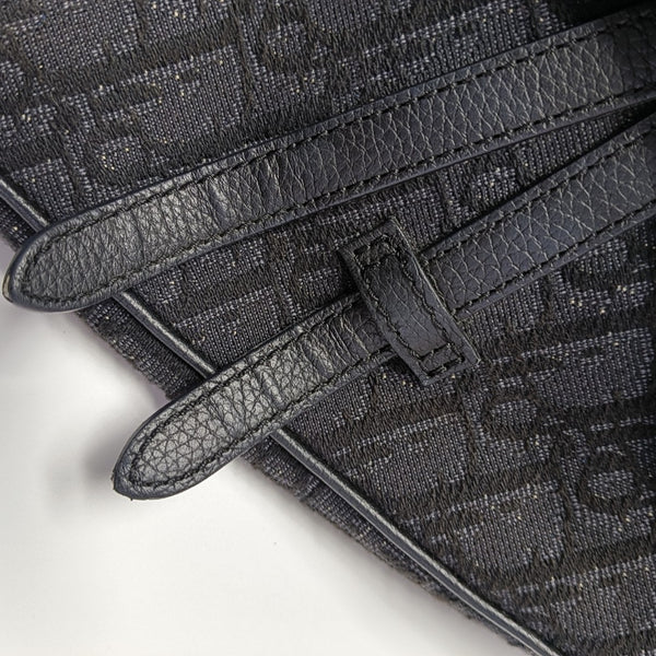Saddle Medium Oblique Canvas Black