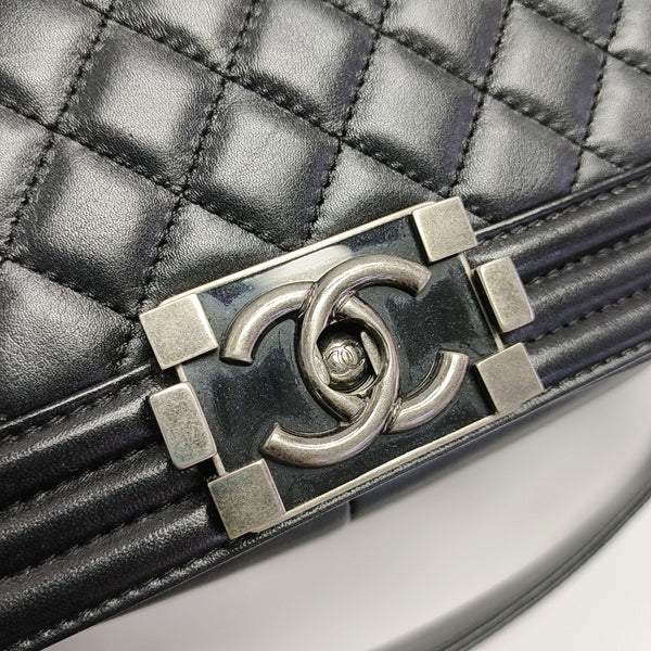 BOY CHANEL Medium Quilted Calfskin Black