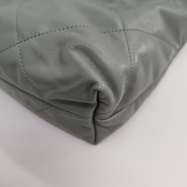 CHANEL 22 Medium Quilted Calfskin Green