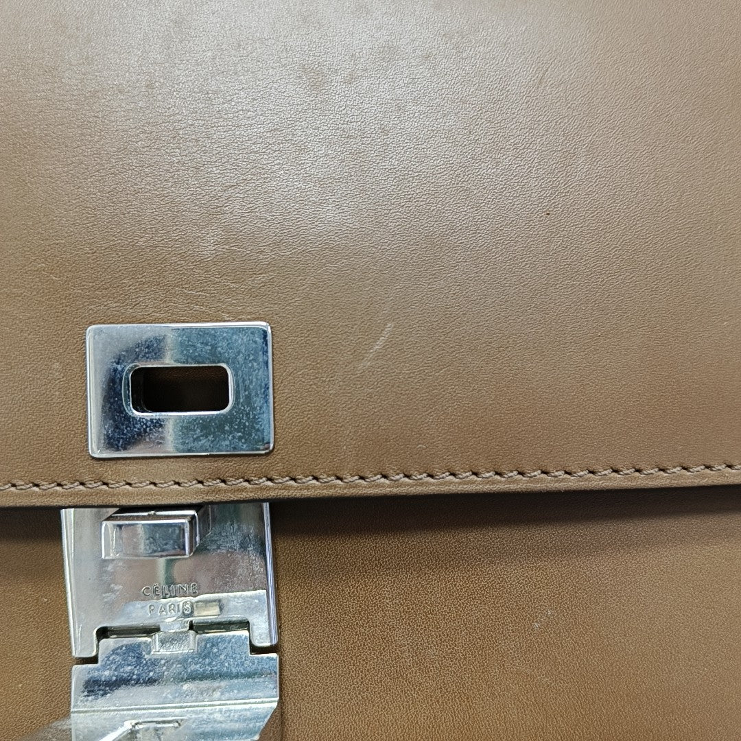 CASE Medium Calfskin Brown