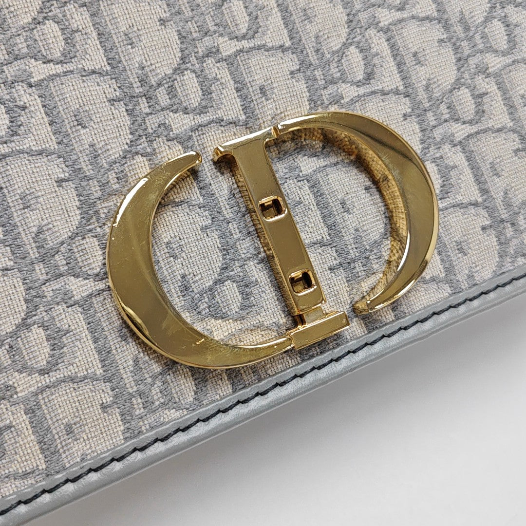 30 Montaigne Oblique Canvas Gray