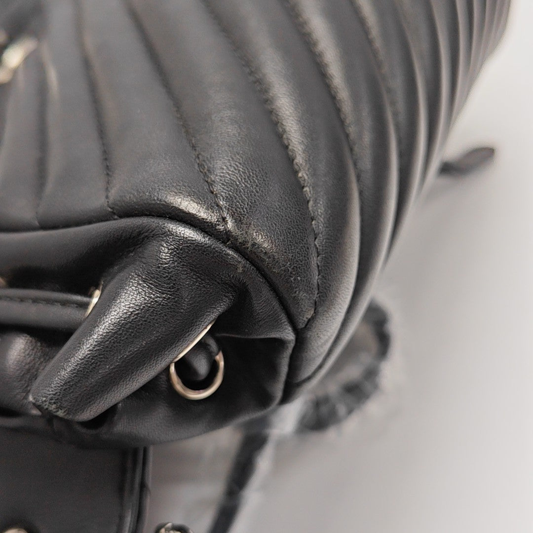 URBAN SPIRIT Small Chevron Calfskin Black