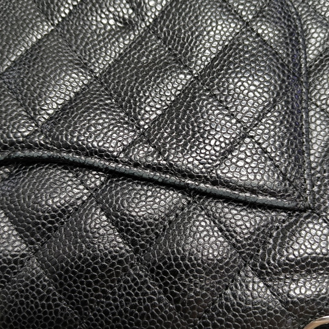 CLASSIC FLAP Medium Quilted Grained Calfskin Black