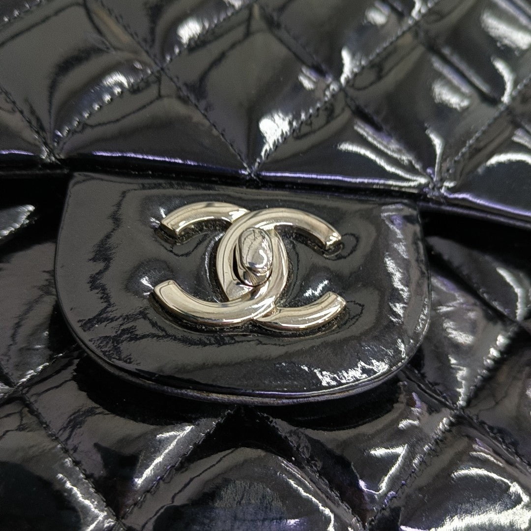 CLASSIC FLAP Jumbo Quilted Patent Leather Black
