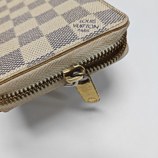ZIPPY Damier Azur Coated Canvas White Wallet