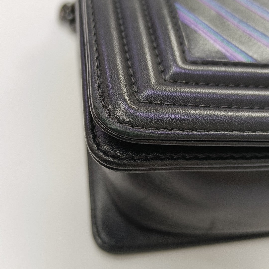 BOY CHANEL Medium Chevron Calfskin Black