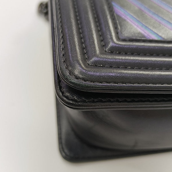 BOY CHANEL Medium Chevron Calfskin Black