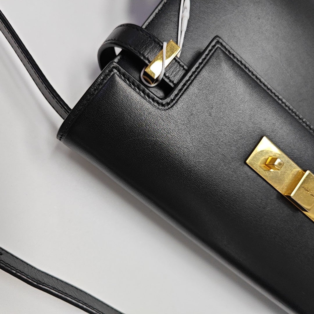 MANHATTAN Small Calfskin Black