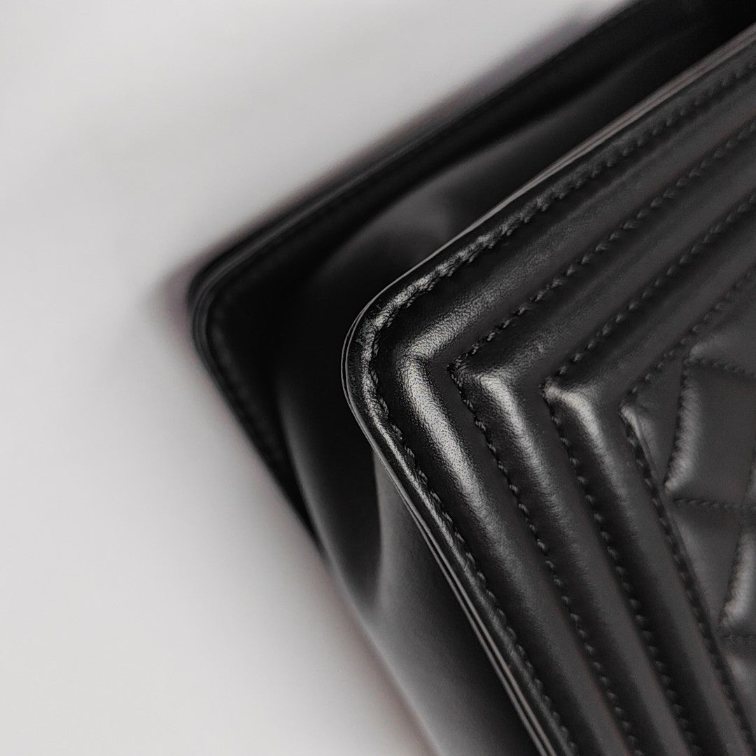 BOY CHANEL Medium Quilted Calfskin Black