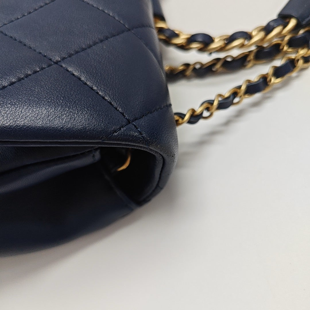 IN THE LOOP Quilted Lambskin Blue