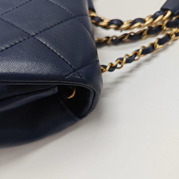 IN THE LOOP Quilted Lambskin Blue