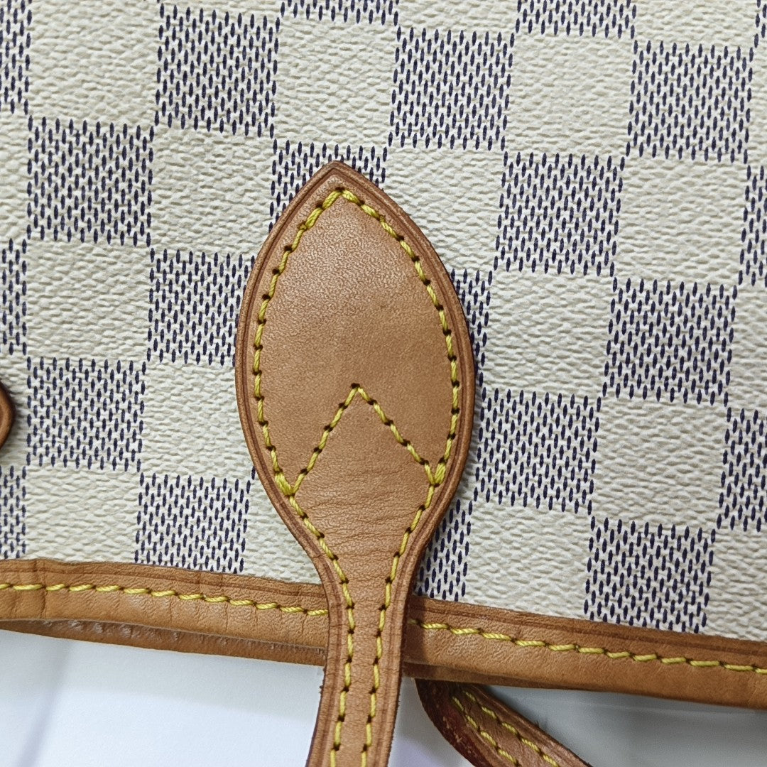 NEVERFULL PM Lona revestida Damier Azur Blanca