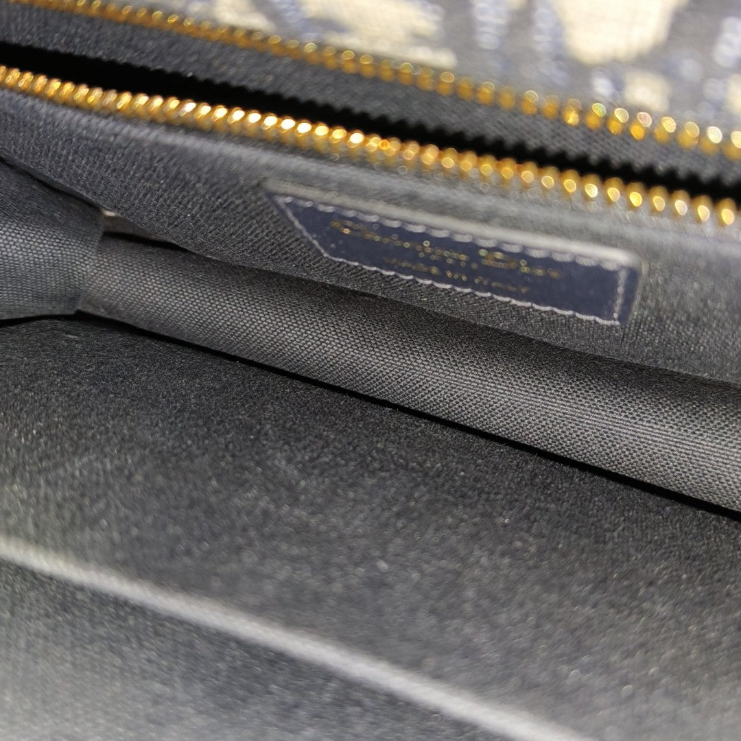 30 Montaigne Oblique Canvas Blue