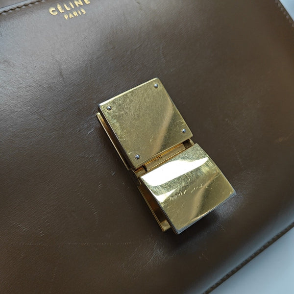 CLASSIC BOX Medium Calfskin Brown