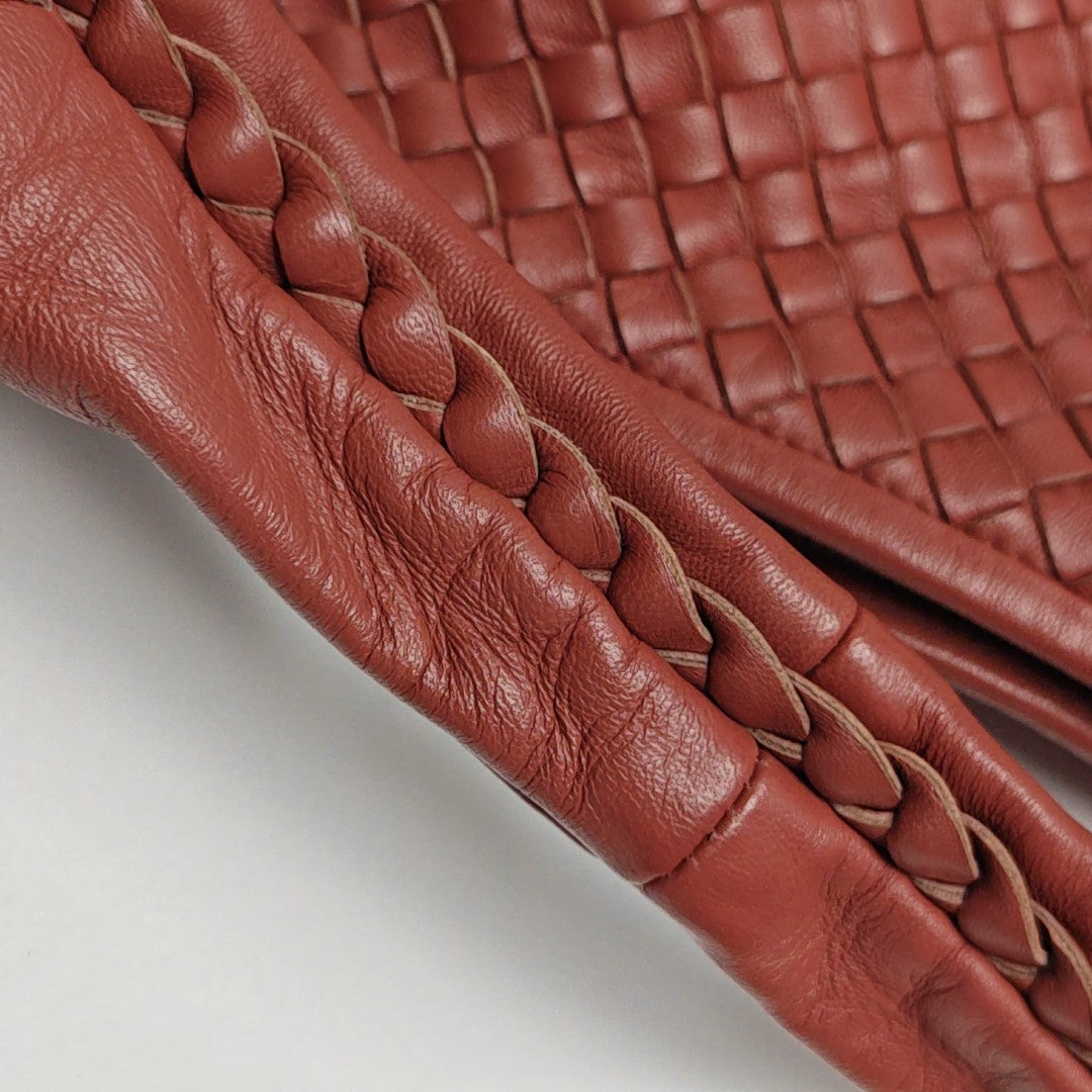 Veneta Large Calfskin Brown