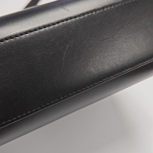 MANHATTAN Medium Calfskin Black